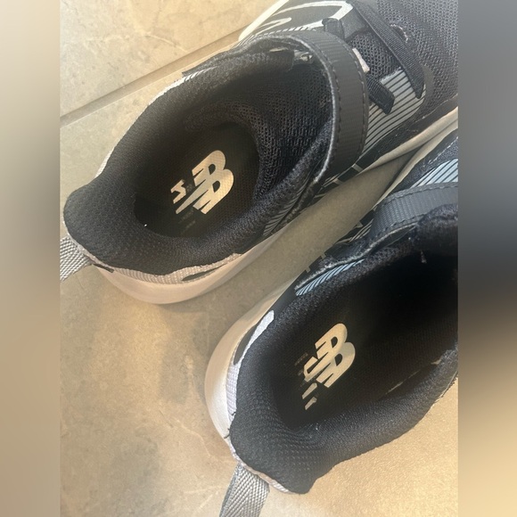 EUC New Balance Kids' Rave Run V2 Hook and Loop Running Shoe - Picture 7 of 8